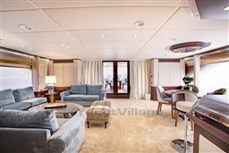 Akira One 0006 Salon Upper Deck