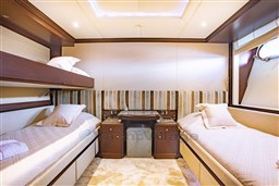 Akira One 0022 TWIN CABIN PINK LOWER DECK