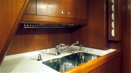 nautorswan-48-123-e2-lmarinegroup (15)