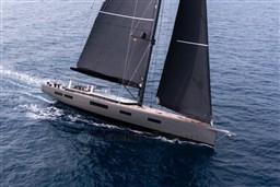 Yachts_Y9_Bella_exterior_06
