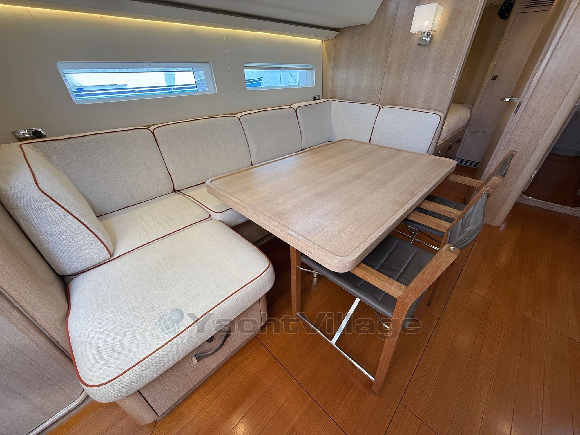 PENTHESILEA_08_Saloon_Dinette