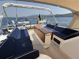 PENTHESILEA_19_Cockpit_Seating