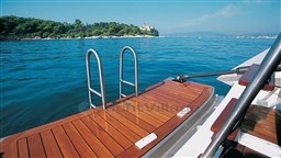 Wally-100-RunningonFaith-lmarinegroup-charter (11)