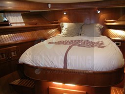 03de8_wwtqf_09-adagio_48sundeck_front_cabin_koejac.jpg