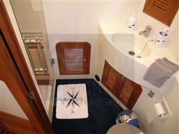 83009_znc63_21-adagio_48sundeck_douche_cabin_arriere_koejac.jpg
