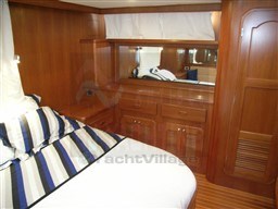 6f15b_nlvhv_20-adagio_48sundeck_douche_cabin_arriere_bb_koejac.jpg
