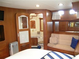 71e03_e1hgv_19-adagio_48sundeck_douche_cabin_arriere_koejac.jpg