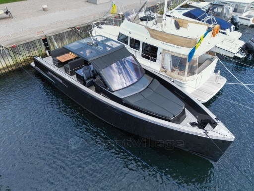lx693u7rt2.jpg