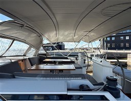 xh8dh8cy38.jpg