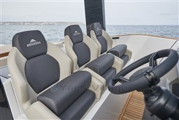 8772a_cyeev_5ncpf_377_coupe10.jpg