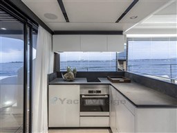 8205c_0ebhv_as5_int_2_5.jpg
