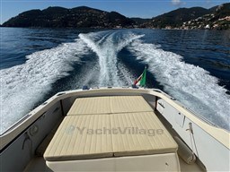 e8331_vahev_riva_sport_fisherman_25_44_.jpg