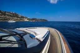 fd2c9_3cerr_invictus_yachtside_36_.jpg