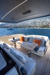 251db_xmrqq_invictus_yachtside_40_.jpg