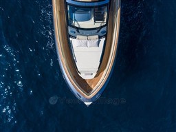 2c28b_xbuu5_invictus_yachtside_8_.jpg
