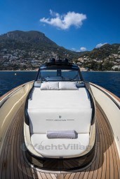 86f62_7be7h_invictus_yachtside_37_.jpg