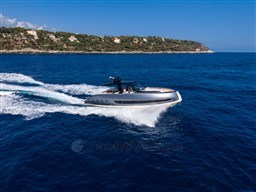 7928b_5jsgh_invictus_yachtside_14_.jpg