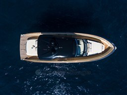 bfadc_kgvqy_invictus_yachtside_5_.jpg