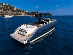 8bfd6_oe6vv_invictus_yachtside_6_.jpg