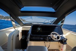 67782_btotz_invictus_yachtside_34_.jpg