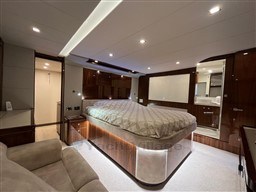 f4dd3_gs7qx_2020-riviera-6000-sport-yacht-platinum-edition-power-9749323-20250407043452340-1_xlarge.jpg