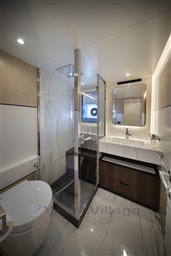 53202_zbgsp_astondoa_ax8_34_moyen_.jpg