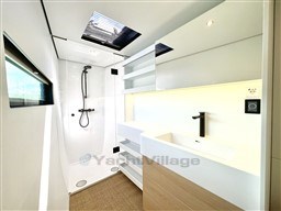 79ca9_qk1zj_vaan_r5_owners_bathroom_grande_.jpg