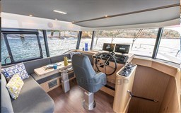 4d737_19q4l_swift-trawler-54-interior-02.jpg