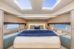 b3472_agrq1_oceanis_52_image_interior_1_.jpg