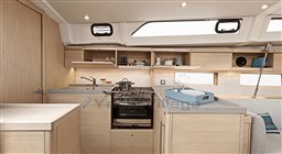 be3c2_j5li0_oceanis46.1_interieur_cuisine_0.jpg