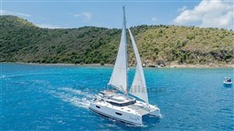 17a27_egowg_tanna-47-fountaine-pajot-sailing-catamarans-exterior-07-1.jpg