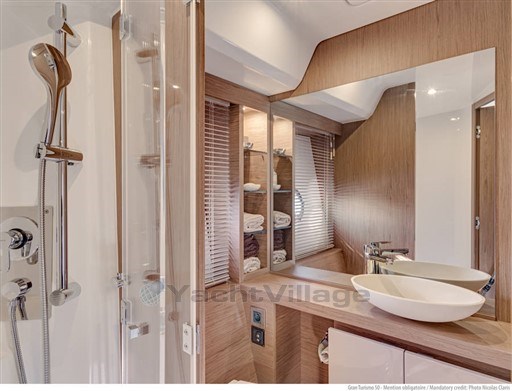 c5240_bjjas_gt_50_douche.jpg
