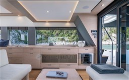 eadc7_2wdzh_grand-trawler-63-interior-3.jpg