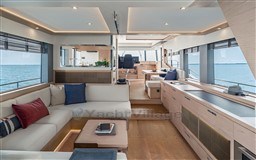 a201e_irbw0_grand-trawler-63-interior-1.jpg