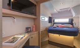 a4e0c_jnfsh_astrea-42-fountaine-pajot-sailing-catamarans-img-18.jpg