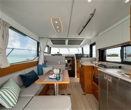 c128c_o48rd_swift-trawler-37-fly-interior-design-02.jpg
