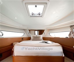 c865c_zhvcl_swift-trawler-37-fly-interior-design-05.jpg