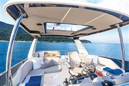 6a70c_4zzoo_13-absolute-yachts-navetta52.jpg