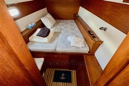 0f8b2_4nudu_2001-lagoon-lagoon-570-switch-sail-9996446-20251030070713712-2.jpg.jpg