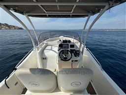 d3e47_95brb_white_shark_280_cc_evo_cap_med_9.jpg