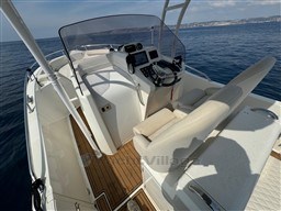 df1a3_z1oww_white_shark_280_cc_evo_cap_med_7.jpg