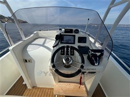 77556_ye1kw_white_shark_280_cc_evo_cap_med_10.jpg