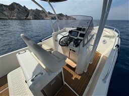 f85aa_thyls_white_shark_280_cc_evo_cap_med_8.jpg