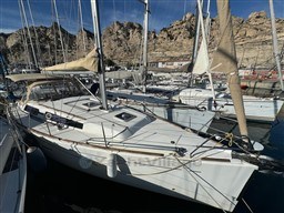 4154a_9lnhw_dufour_375_gl_cap_med_5.jpg