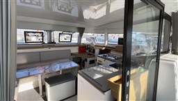 cc235_btkgx_catamaran_excess_11_cap_med_13.jpg
