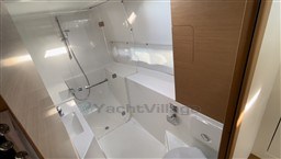 0d256_yx5ii_catamaran_excess_11_cap_med_24.1.jpg