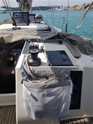 ba290_ghpj5_dufour_412_grand_large_cap_med_9_2.jpg