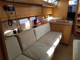 d4010_ijmnz_dufour_412_grand_large_cap_med_17.jpg