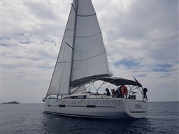 13a92_7ae32_dufour_412_grand_large_cap_med_1_5.jpg