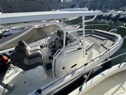 b15f9_u6qqv_bateau_moteur_jeanneau_cap_camarat_9_0_cc_cap_med_10.jpg